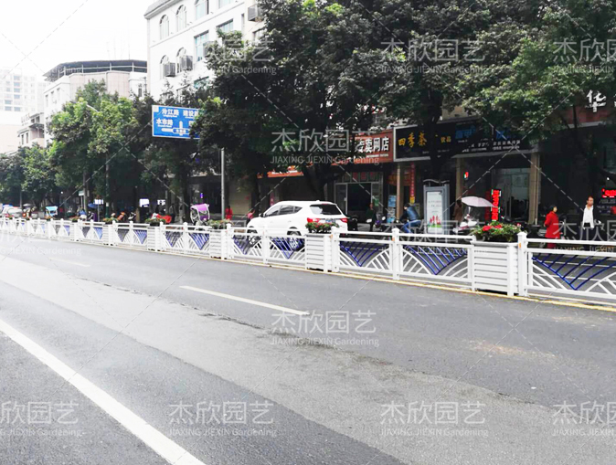 護欄花箱有哪些優(yōu)勢劣勢？