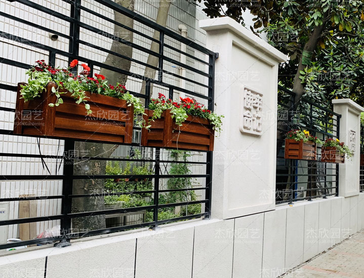 鋁合金懸掛花箱可以運(yùn)用在哪些場景中？