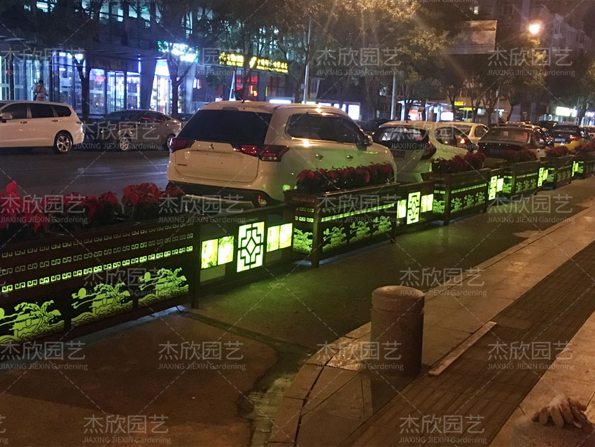 這款道路花箱，不僅美觀還能亮化