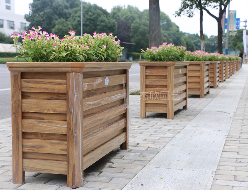 花箱批發(fā)比花箱定制更劃算嗎？