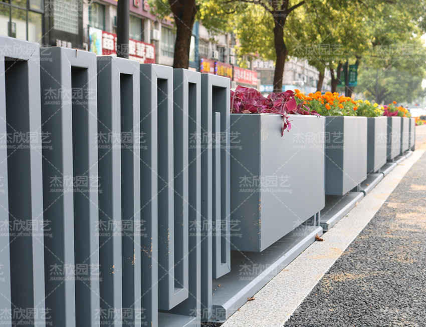 不銹鋼移動花箱有哪些優(yōu)勢？