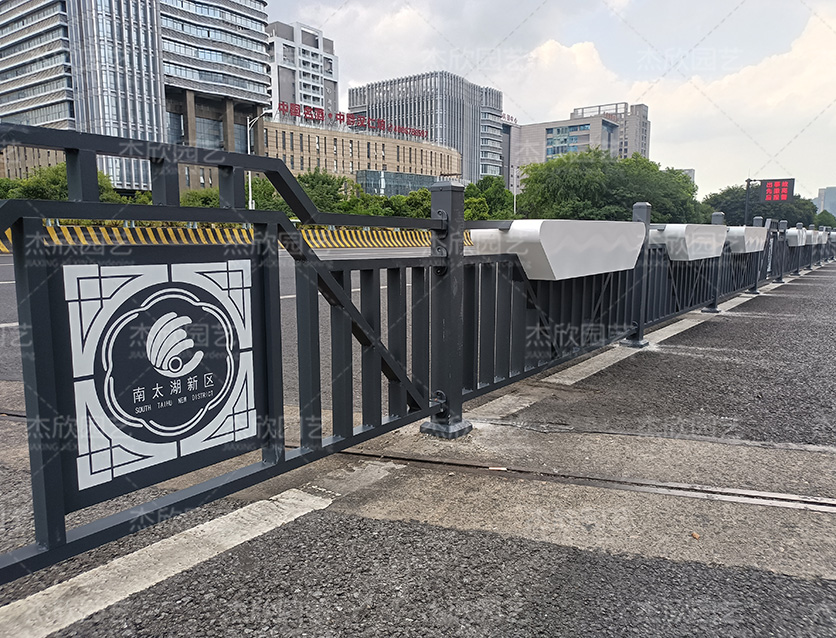 未來(lái)時(shí)代花箱不銹鋼花箱定制花箱